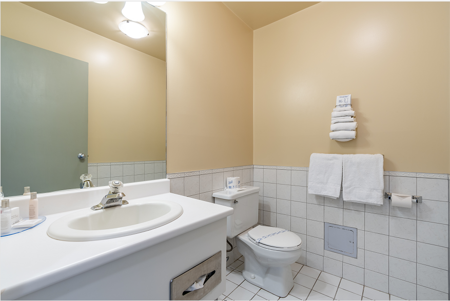 Travelodge by Wyndham Victoriaville - Montreal